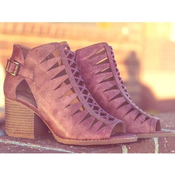 πΈHPπΈ Cutout Peep Toe Booties - Picture 2 of 8